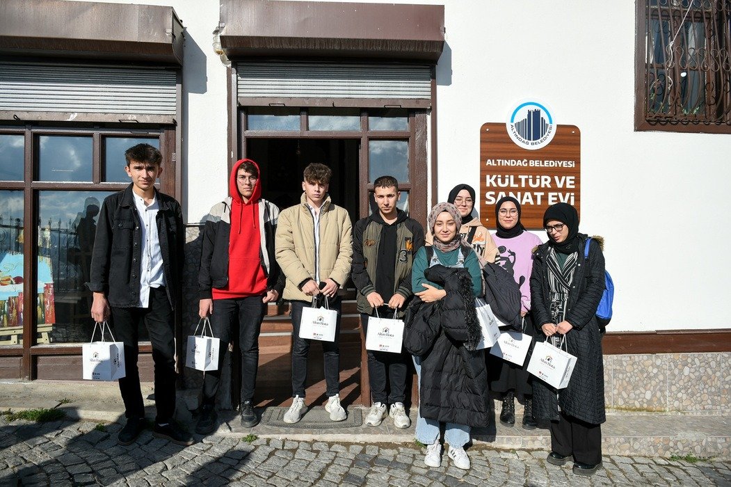 Ankara Kalesi’nde bulunan Altındağ Belediyesi Kültür ve Sanat Evi’nde Linol