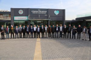 Muteahhitlerden Etimesgut Belediye Tesislerine Tam Not
