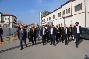 Muteahhitlerden Etimesgut Belediye Tesislerine Tam Not
