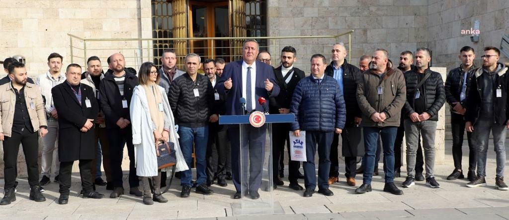 CHP Niğde Milletvekili Ömer Fethi Gürer, ehliyet affı isteyen vatandaşlarla