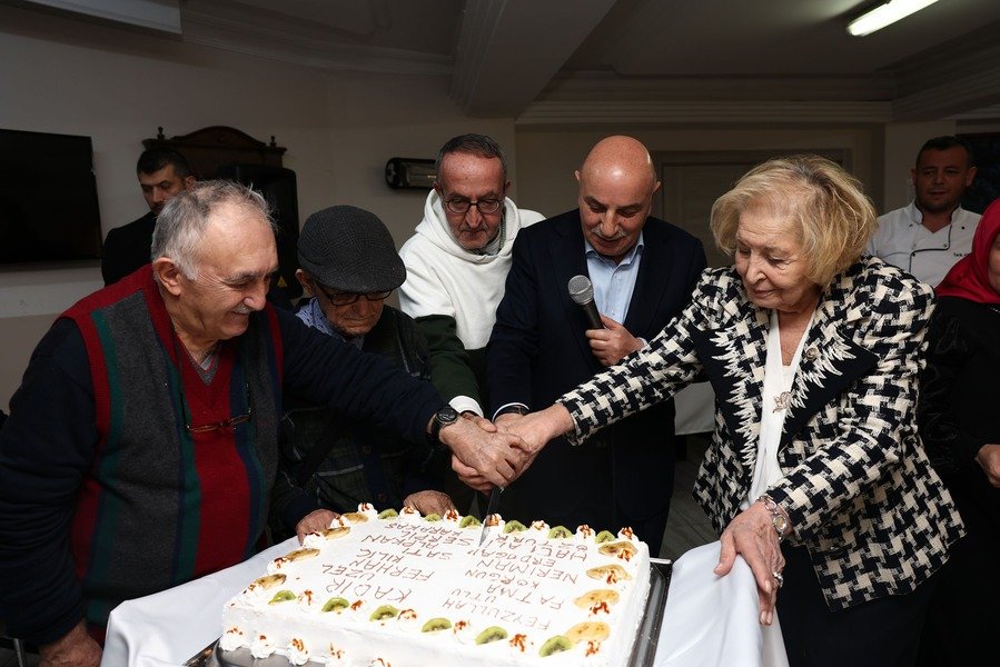 Keçiören Belediye Başkanı Turgut Altınok, belediye bünyesinde hizmet veren Gönül