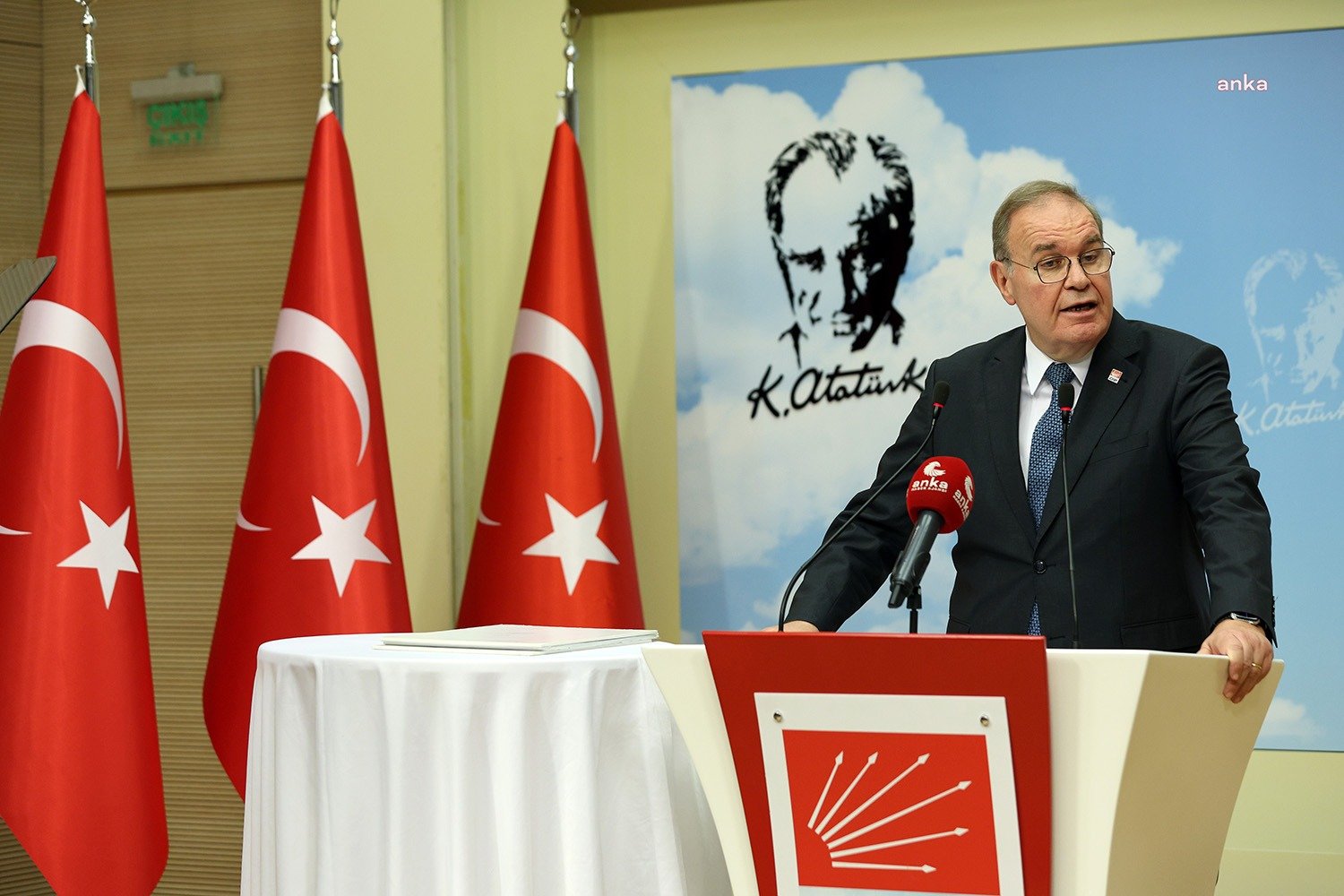 CHP Sözcüsü Faik Öztrak, “Artık bu ucube rejim metal yorgunudur.