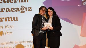ses-esitlik-ve-dayanisma-derneginin-2022-yilin-kadinlari-odulleri-sahiplerini-buldu