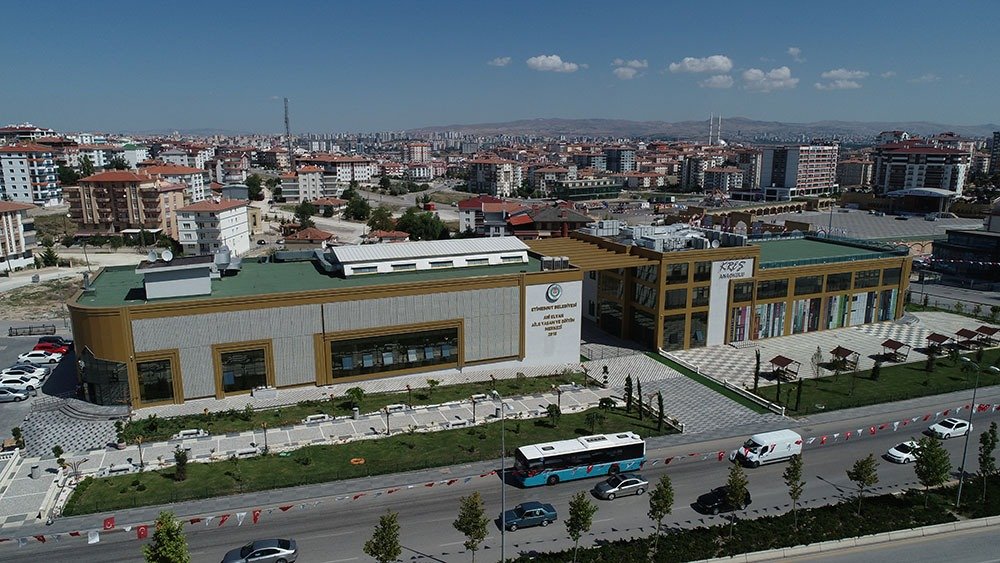 Etimesgut Belediye Başkanı Enver Demirel, son 10 yılda 100 önemli