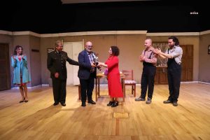 yasemin-yalcin-tiyatrosu-kartalli-tiyatroseverlerle-bulustu