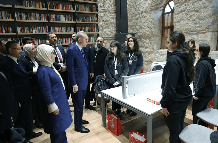 Cumhurbaşkanı Recep Tayyip Erdoğan, İstanbul’daki Rami Kütüphanesi’nin açılış töreninde, “Az