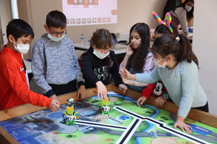 Çocukların teknoloji ile buluştuğu Çocuk Teknoloji Evinde, bahar dönemi başvuruları