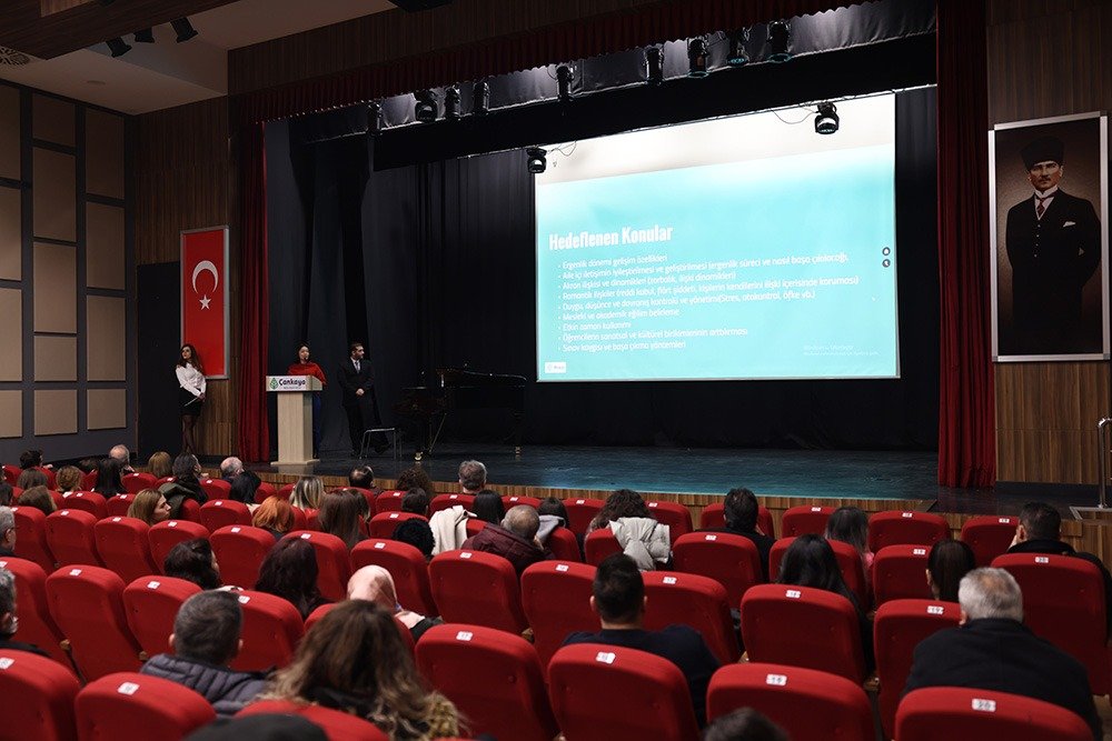 Sosyal belediyecilik anlayışı ile hizmet üreten Çankaya Belediyesinin, gençlerin eğitim