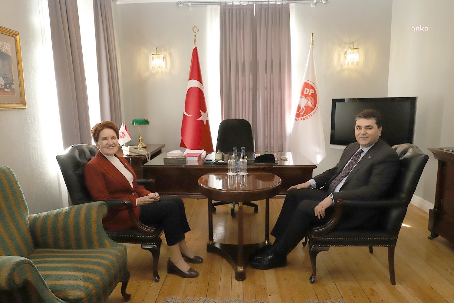 İYİ Parti Genel Başkanı Meral Akşener, altı siyasi parti liderinin