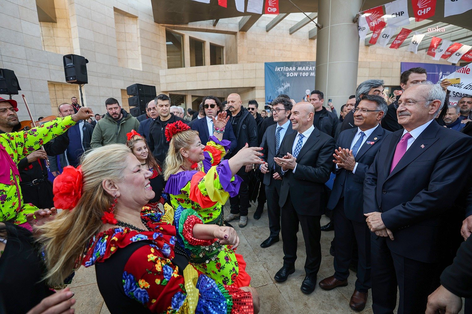 CHP Genel Başkanı Kemal Kılıçdaroğlu, İzmir’de Roman yurttaşlara; “Unutmayın Bay