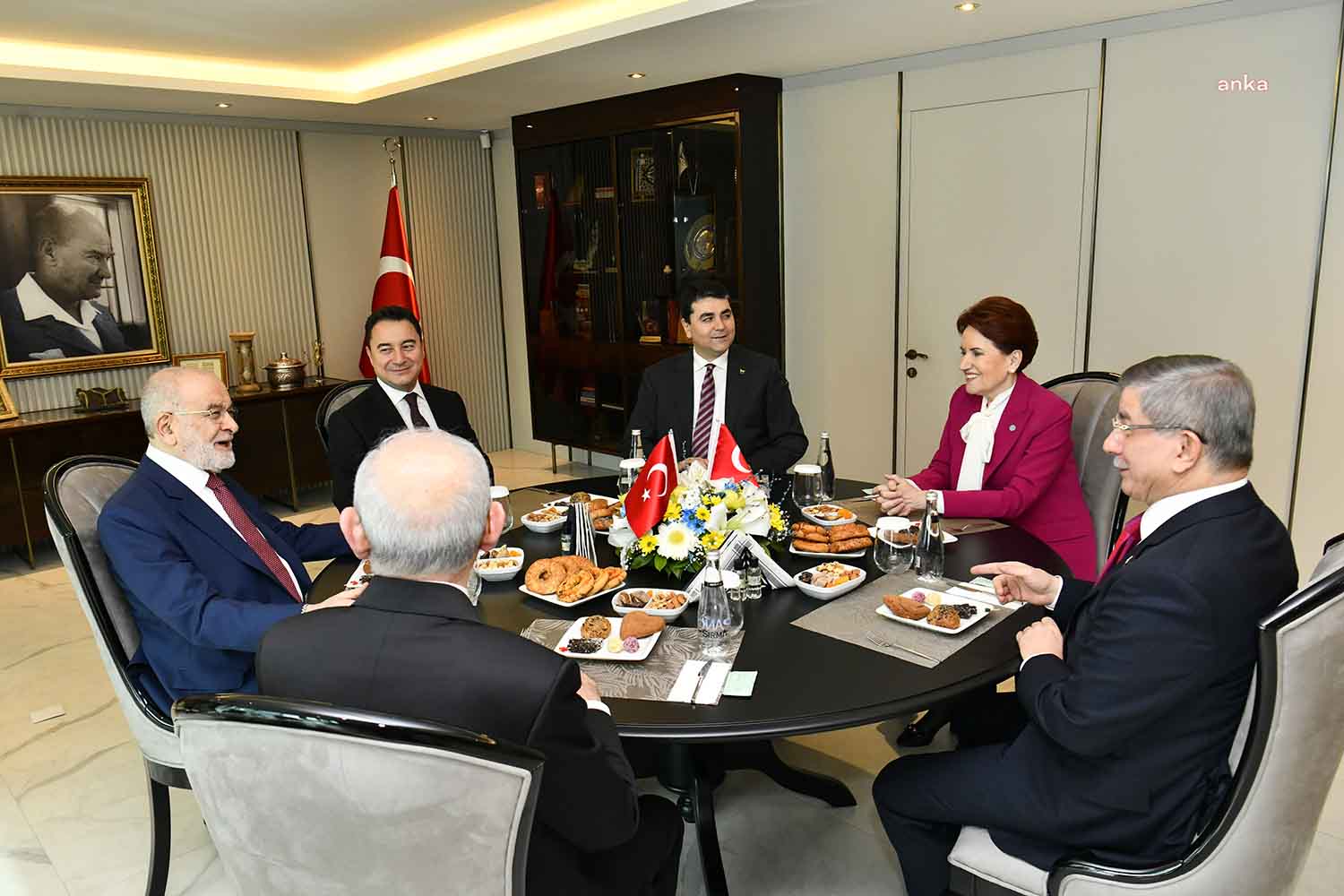 Altı siyasi parti genel başkanı, 11. Liderler zirvesi sürerken ardından