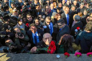 gazeteci-yazar-ugur-mumcu-olumunun-30uncu-yil-donumunde-anildi