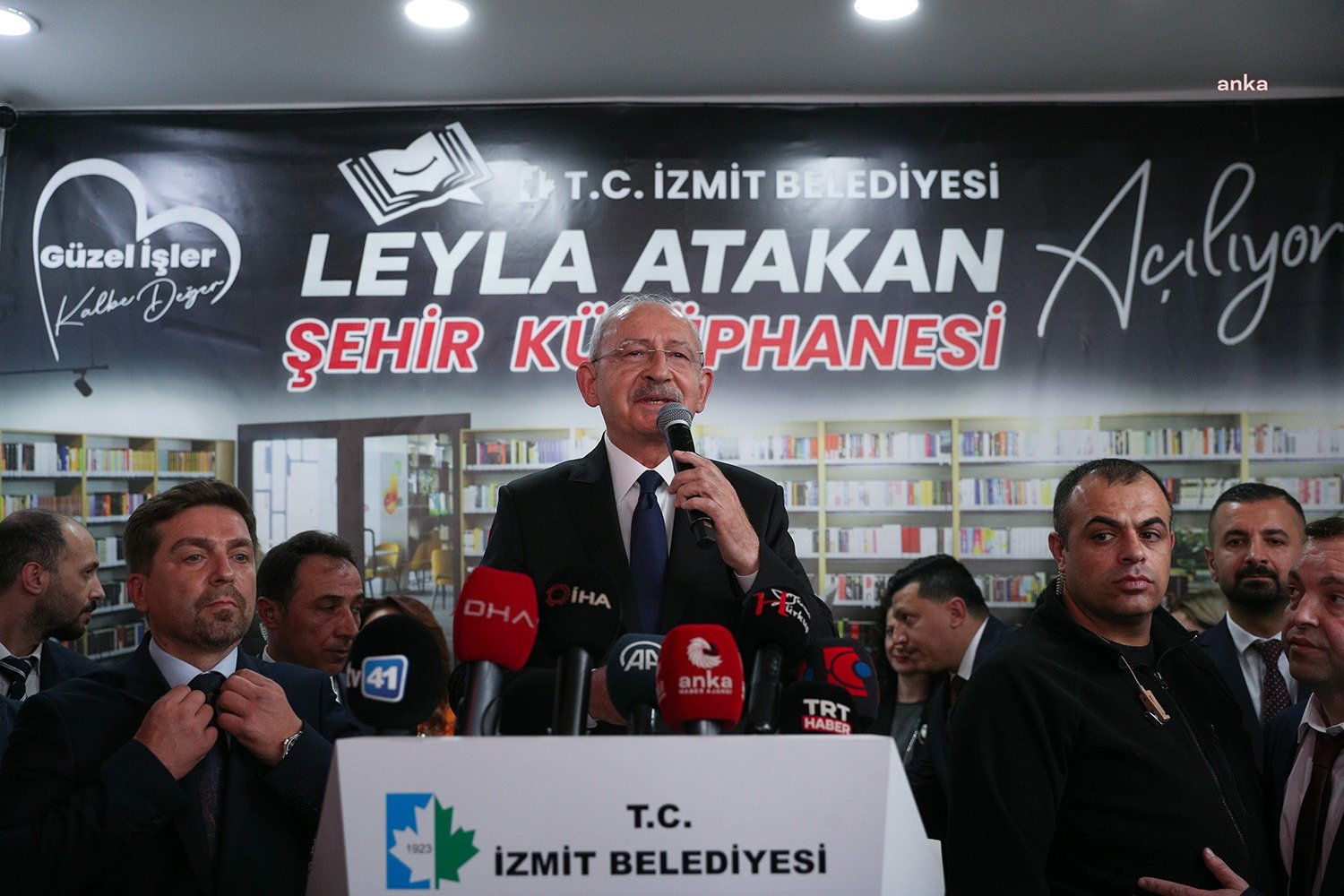 CHP Genel Başkanı Kemal Kılıçdaroğlu, İzmitli gençlere; “Beşli çetelerin sayısı