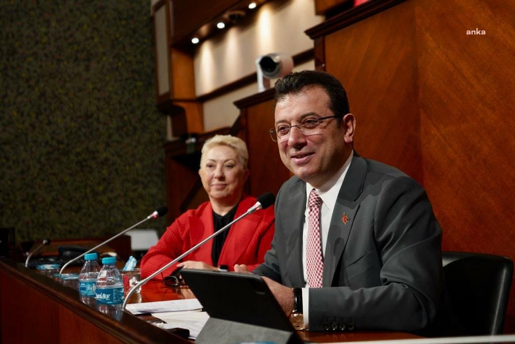 İstanbul Büyükşehir Belediye (İBB) Başkanı Ekrem İmamoğlu, duayen siyasetçilerin, kendisine