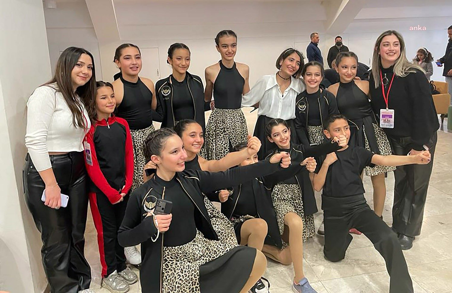Yenimahalle Belediyesi Spor Kulübü Senkronize Buz Pateni takımı ‘Team Nostalji’,