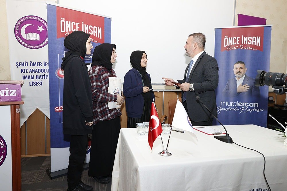 Gençlerin her alanda yanında olan Sincan Belediye Başkanı Murat Ercan,