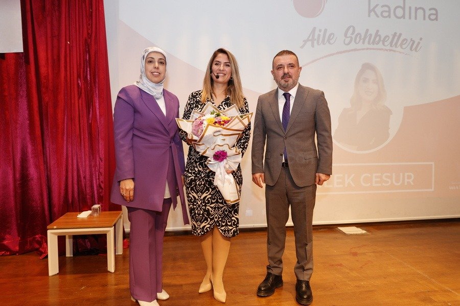 Kadın Kadına Aile Sohbetlerinin Konuğu “Eğitimci-Yazar Dilek Cesur” Sincan Belediyesi birbirinden değerli, alanında uzman isimleri Sincanlı hanımlarla buluşturmaya