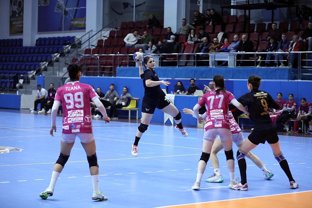 2022-2023 sezonu Hentbol Kadınlar Süper Ligi’nde mücadele eden Yenimahalle Belediyesi