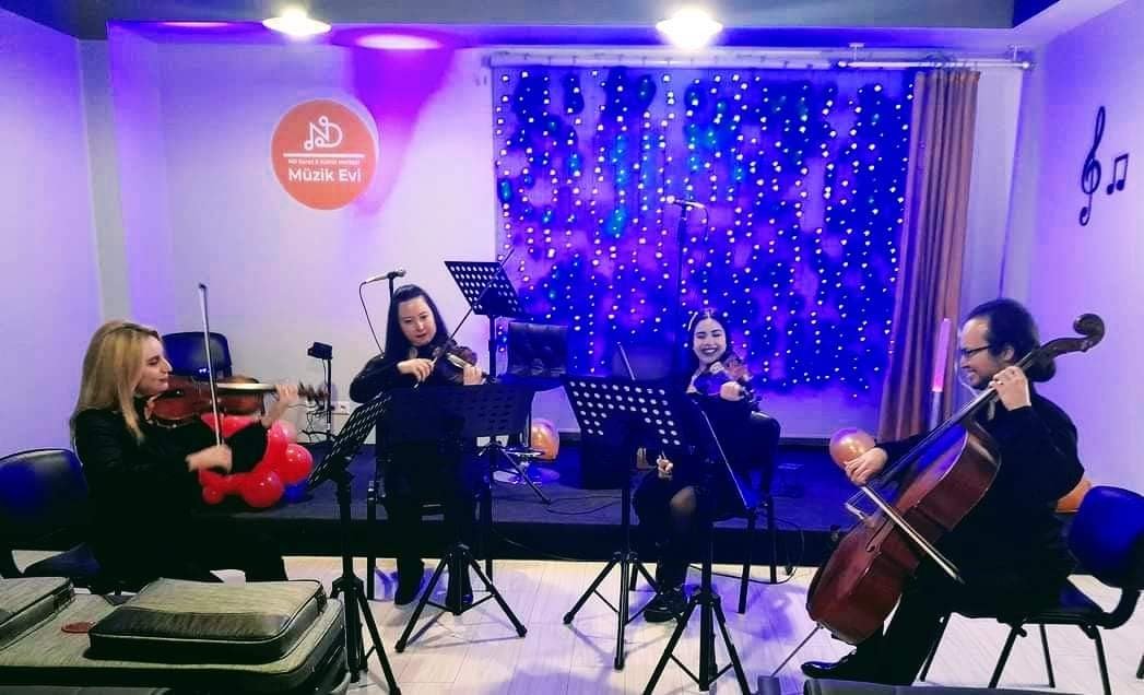 Sizlere genç yeteneklerden,yani "Gordion Oda Orkestrası" üyelerinden ve bu oluşumun