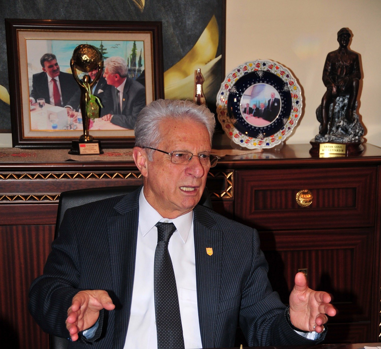 Taksici esnafının Yılbaşı gecesinde 24 saat hizmet vereceğini hatırlatan TŞOF