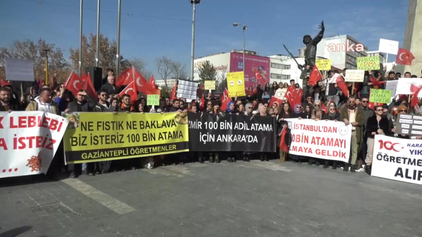 Türkiye’nin dört bir yanından gelen öğretmen adayları, “100 bin atama”