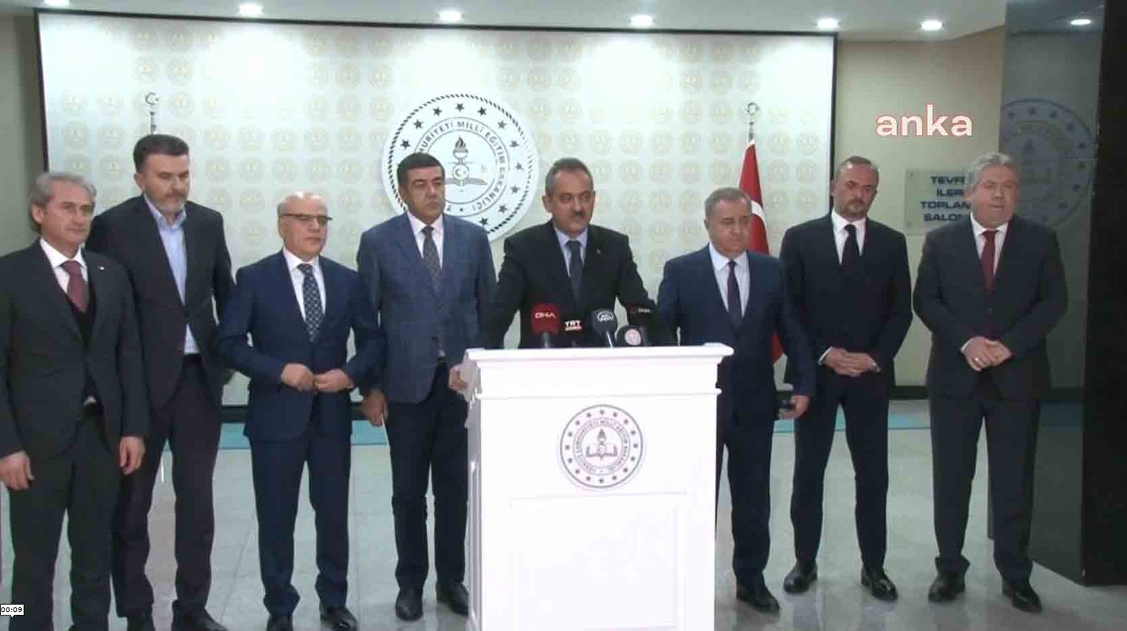 Milli Eğitim Bakanı Mahmut Özer, özel okul ücretlerinde yüzde 65 oranında zam