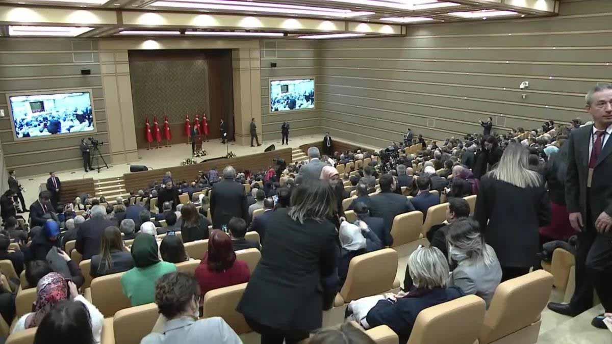 Cumhurbaşkanı Recep Tayyip Erdoğan, başörtüsü konusundaki anayasa değişikliği teklifine ilişkin,