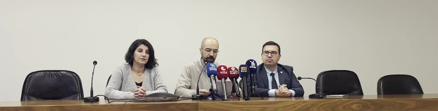 Bursa Tabip Odası Başkanı Kumaş: Kuduz ve Diğer Aşılara Erişebilmek İçin Kendi Aşımızı Kendimiz Üretmeliyiz Tek Sağlık Platformu (TSP), Bursa’da bir veteriner hekimin kuduz aşısına