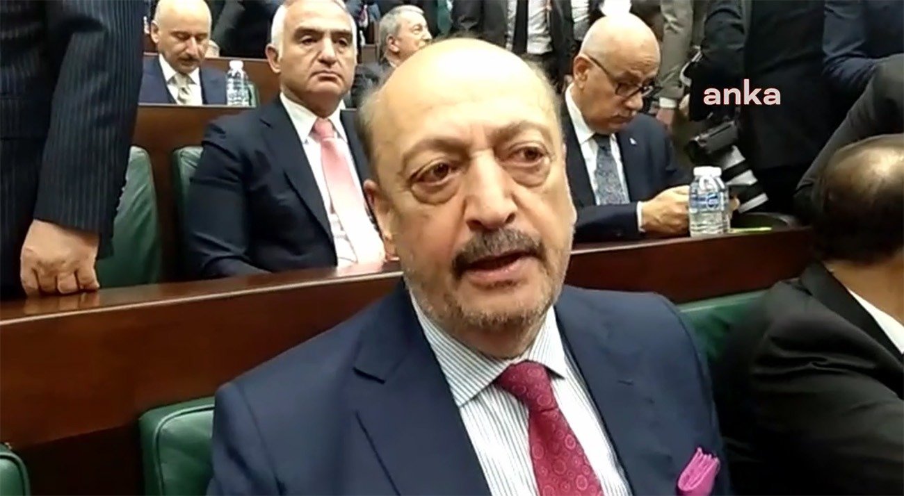 Bakan Bilgin’den “EYT” Açıklaması: “Bizden Top Çıktı” Çalışma ve Sosyal Güvenlik Bakanı Vedat Bilgin, emeklilikte yaşa takılanlar