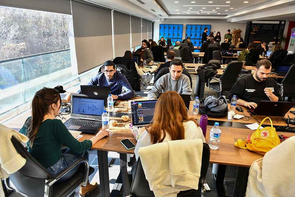 Geleceğin Şehri Temalı “Urban Jam” ABB Ev Sahipliğinde Gerçekleşti Bilişim sektörüne ve genç bilişimcilere desteklerini sürdüren Ankara Büyükşehir Belediyesi,