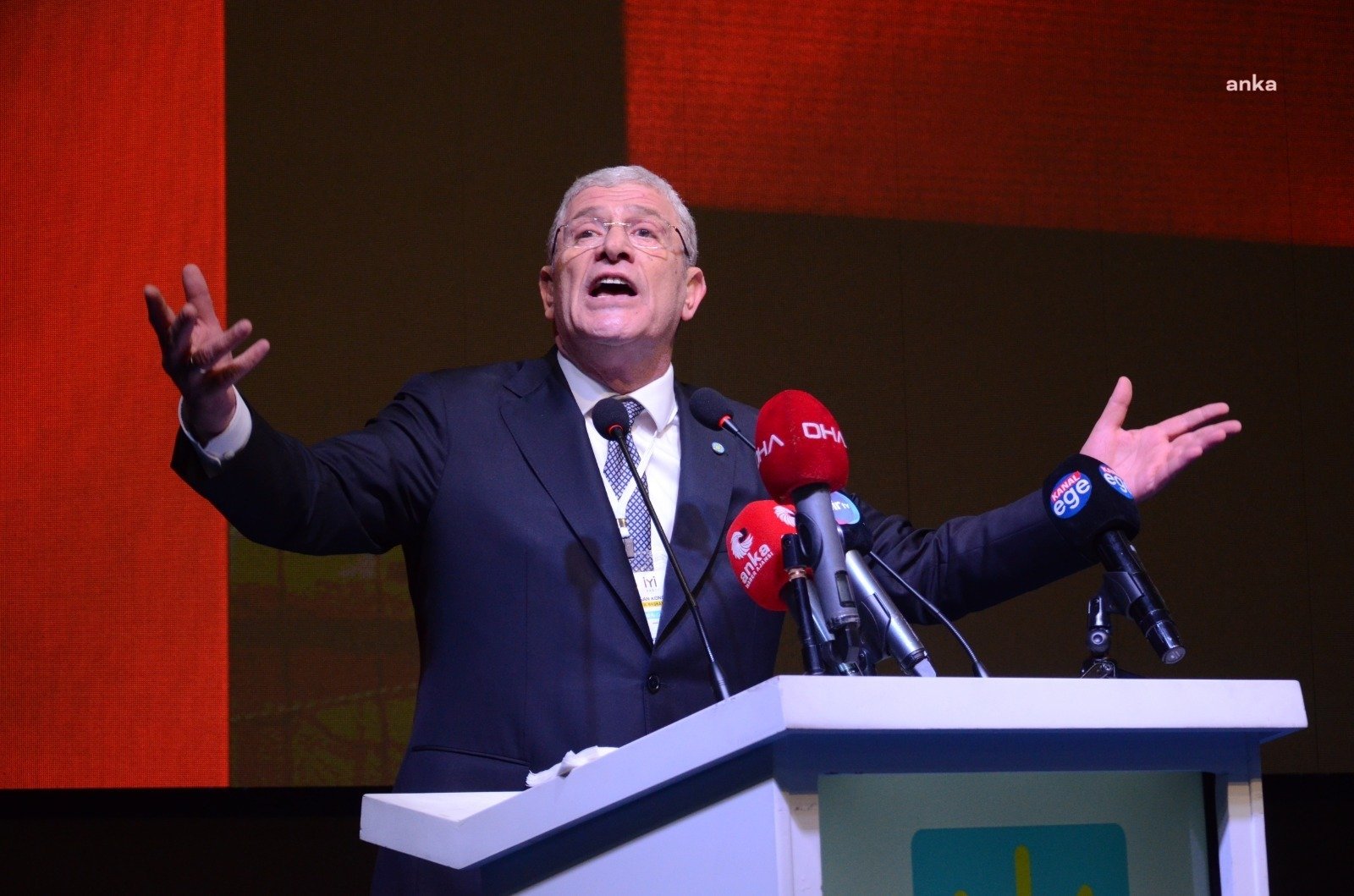 İYİ Parti’li Dervişoğlu İzmir’de: “Bugün Kongre Bitecek, Seçilecek Olan İl Başkanımız da 30 İlçenin Birden İl Başkanı Olacak” İYİ Parti Grup Başkanvekili Müsavat Dervişoğlu, İzmir İl Kongresinde, “Süreci