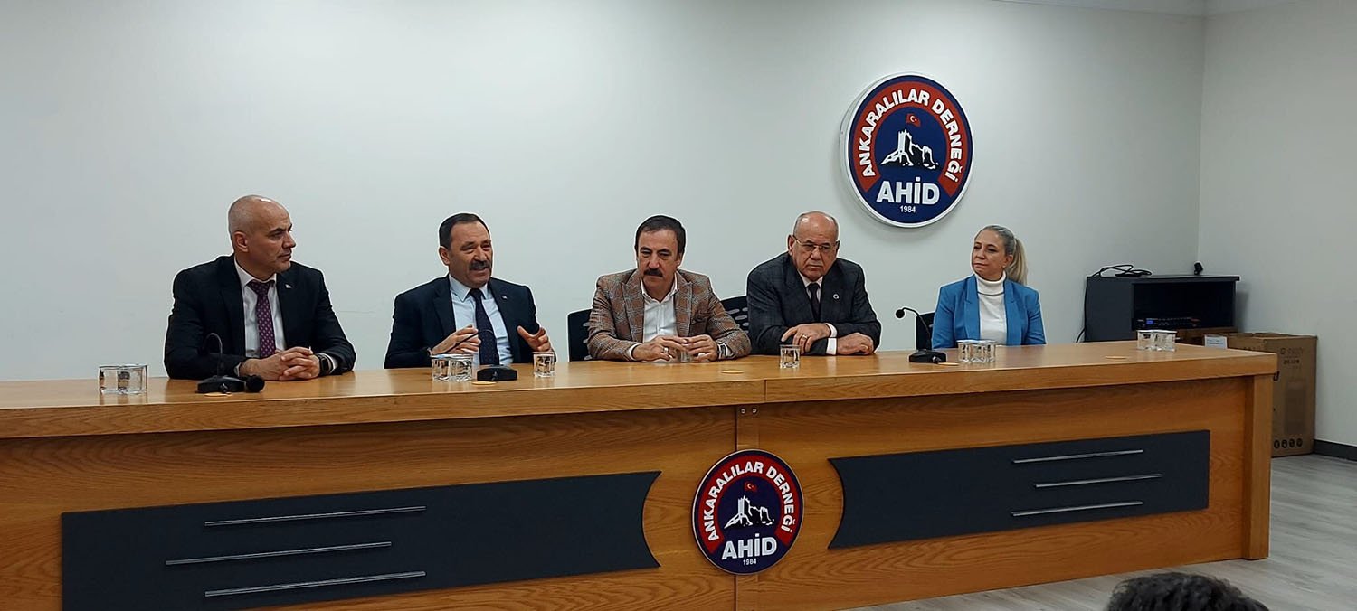 Etimesgut Belediye Başkanı Enver Demirel, AHİD Ankaralılar Derneği'ni ziyaret etti.