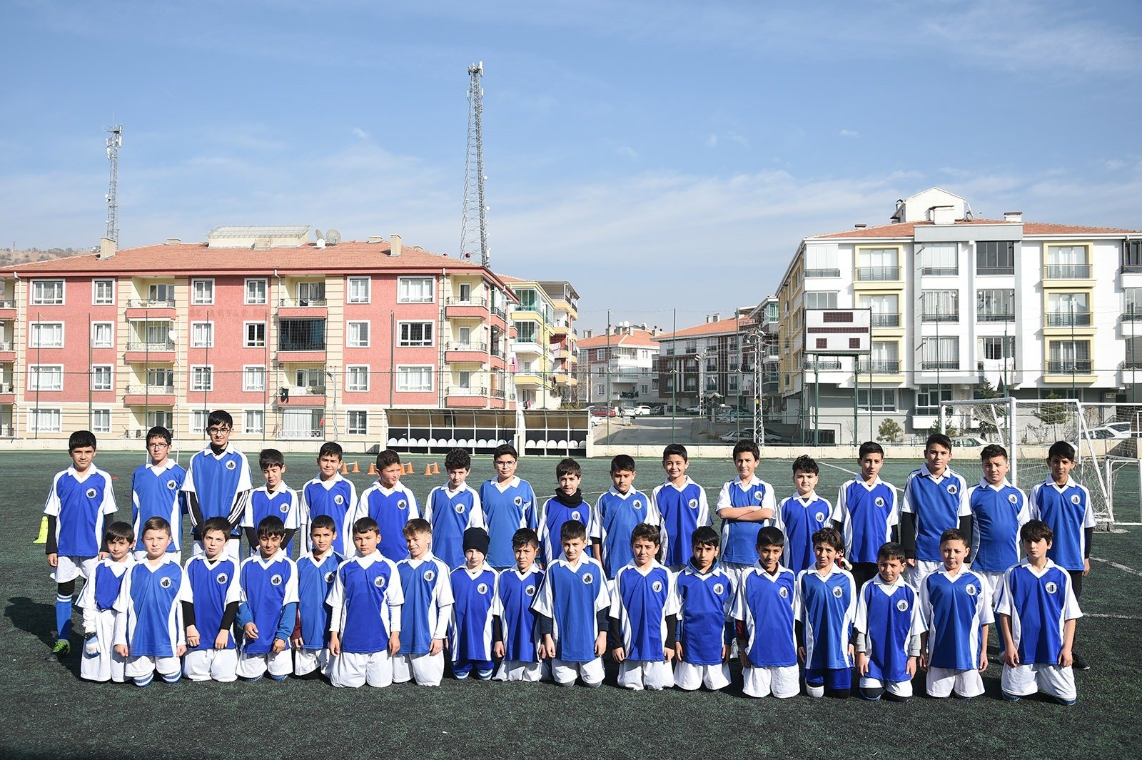 Altındağ Belediyesi tarafından açılan ücretsiz futbol kursları büyük ilgi görüyor.