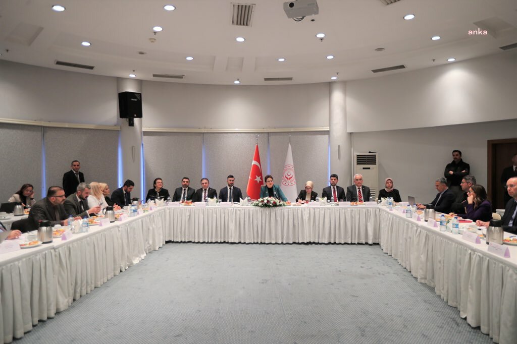 Aile ve Sosyal Hizmetler Bakanı Derya Yanık, Hiranur Vakfı’nın Kurucusu