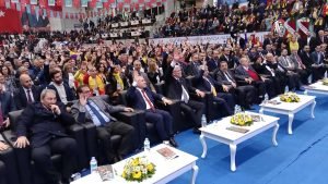 IYI Parti’li Dervisoglu Izmir'de: "Bugun Kongre Bitecek, Secilecek Olan Il Baskanimiz da 30 Ilcenin Birden Il Baskani Olacak”