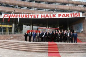 bornova-heyetinden-chp-genel-baskani-kilicdarogluna-ziyaret