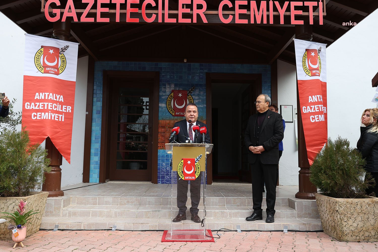 Antalya Büyükşehir Belediye Başkanı Muhittin Böcek, Antalya Gazeteciler Cemiyeti’ni ziyaret