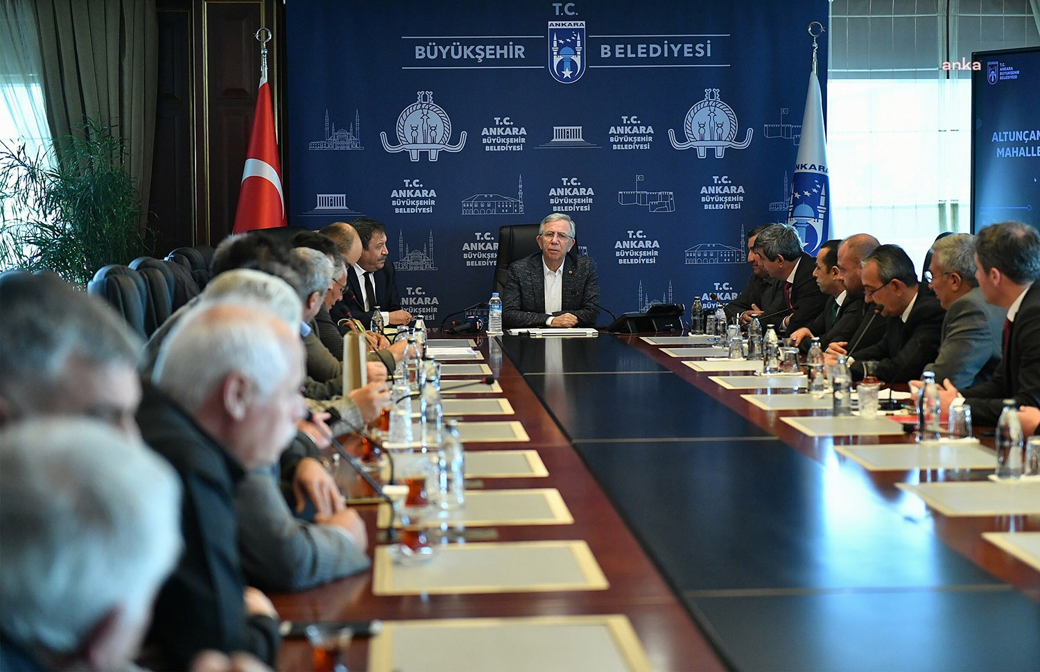 Ankara Büyükşehir Belediye (ABB) Başkanı Mansur Yavaş, Gölbaşı ilçesi muhtarlarıyla
