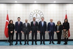 Milli Egitim Bakani Ozer, ABD Buyukelcisi Flake’i Kabul Etti