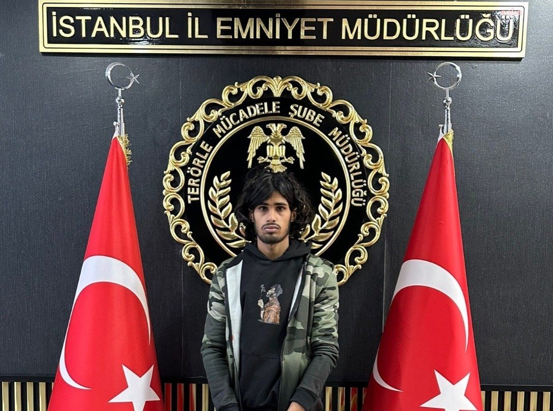 İstanbul Emniyet Müdürlüğü: Terör Örgütü IŞİD’e Biat Videosu Çeken Şüpheli Gözaltına Alındı İstanbul Emniyet Müdürlüğü, silahlı terör örgütü IŞİD'e biat videosu çeken