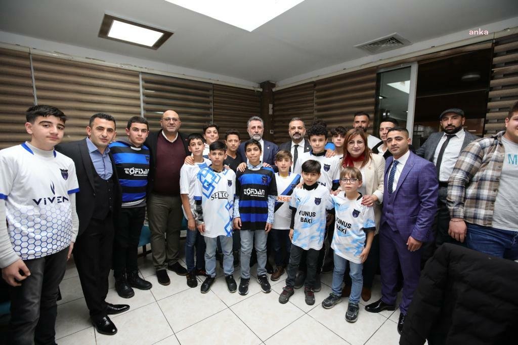 Bayraklı Belediye Başkanı Serdar Sandal, Nafiz Gürman Spor Kulübü’nün dayanışma