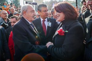 gazeteci-yazar-ugur-mumcu-olumunun-30uncu-yil-donumunde-anildi
