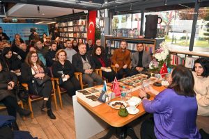 yasar-seyman-besiktas-beltas-kitap-kafede-okurlariyla-bulustu