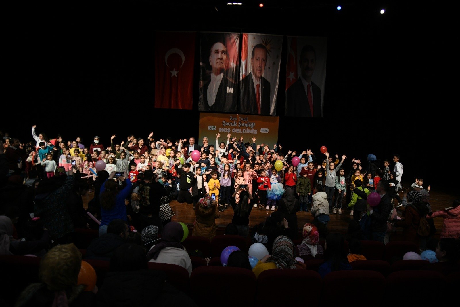 Çocuklara Ara Tatil Şenliği Mamak Belediyesi yarıyıl tatilinde çocukları unutmadı, tatile giren çocuklar eğlenceye