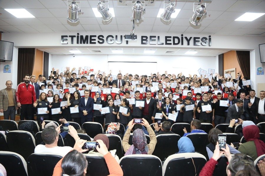Etimesgut Belediye Başkanı Enver Demirel, Belediye Gelişim Spor Kulübü bünyesindeki