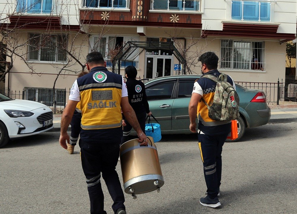 Etimesgut Belediyesi 25 Destek Projesiyle 30 Bin Kişiye 100 Milyonluk Destek Sağlıyor Etimesgut Belediye Başkanı Enver Demirel, 25 farklı alanda her yıl