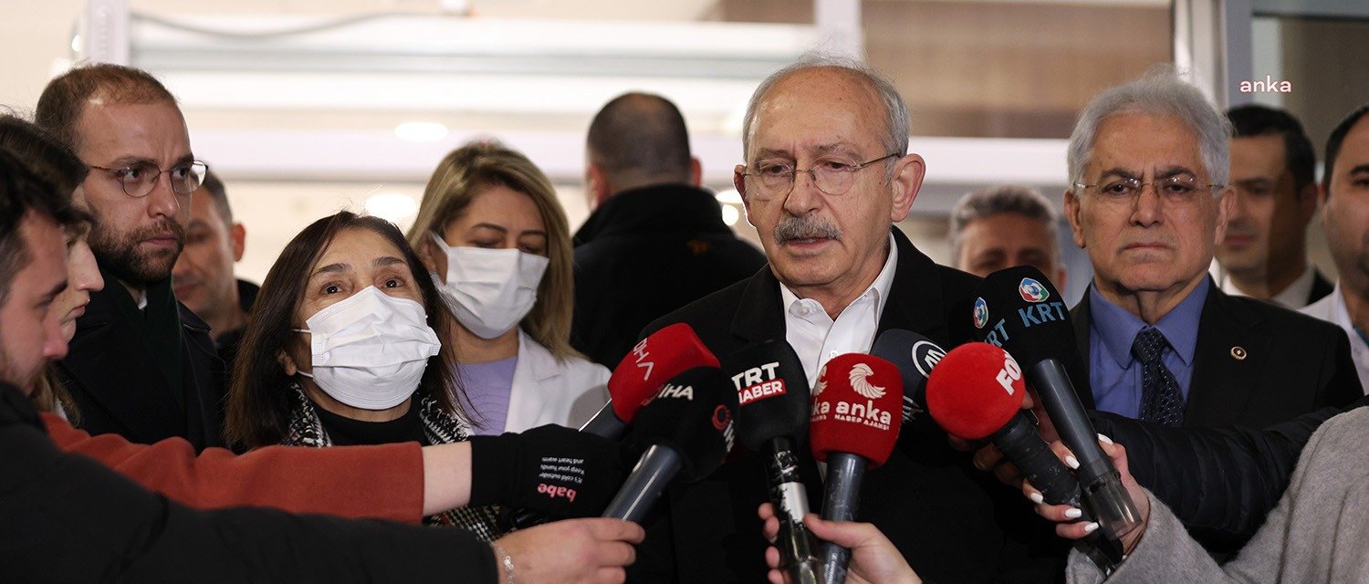 Kılıçdaroğlu, Ankara’da Tedavi Gören Depremzedeleri Ziyaret Etti CHP Genel Başkanı Kemal Kılıçdaroğlu, eşi Selvi Kılıçdaroğlu ile birlikte