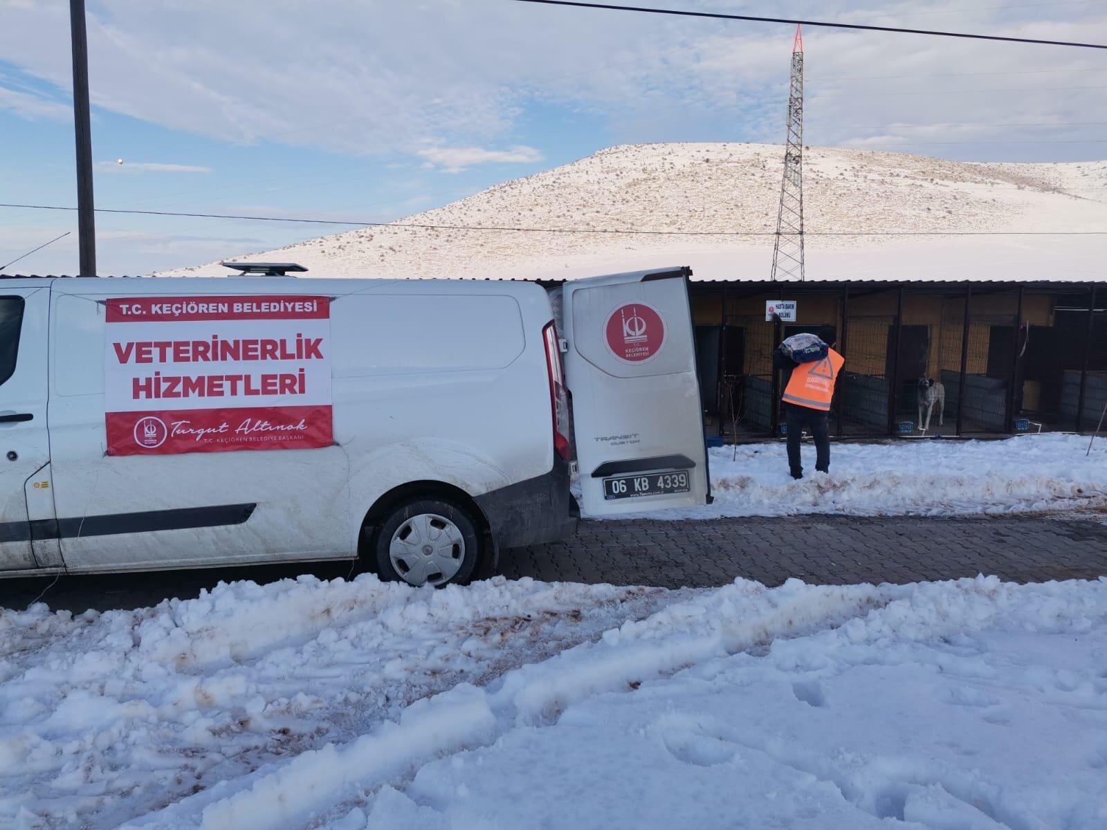 Keçiören Belediyesi Veteriner Hekimleri Yaraları Sarıyor Keçiören Belediyesi tarafından deprem bölgesindeki can dostların bakım ve tedavilerini