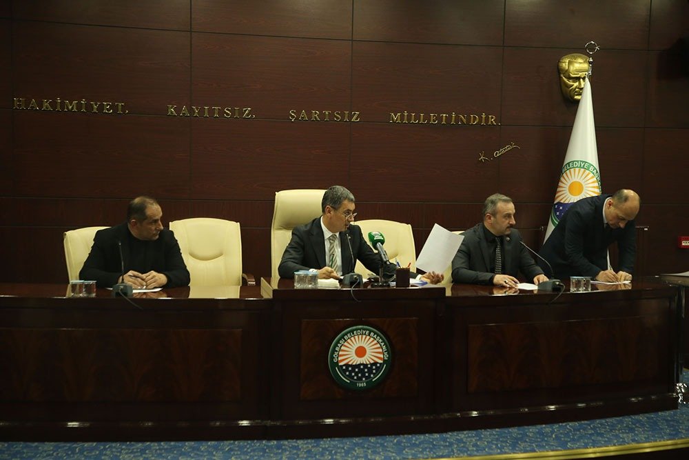 Kar yağışının ardından soğukların artmasıyla beraber Gölbaşı Belediye Başkanı Ramazan