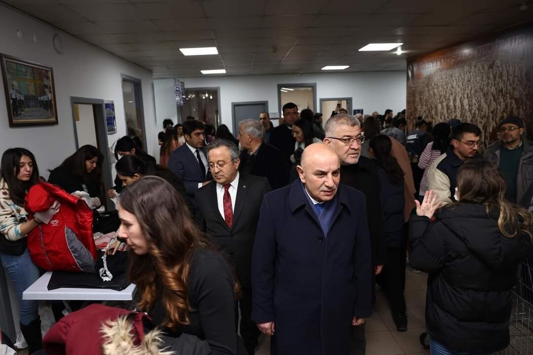 Keçiören Belediyesi deprem bölgesinden Ankara’ya gelen vatandaşları Keçiören’deki yardımsever gönüllülerin